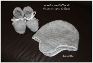 Bonnet et chaussons gris et blanc (2) encadré