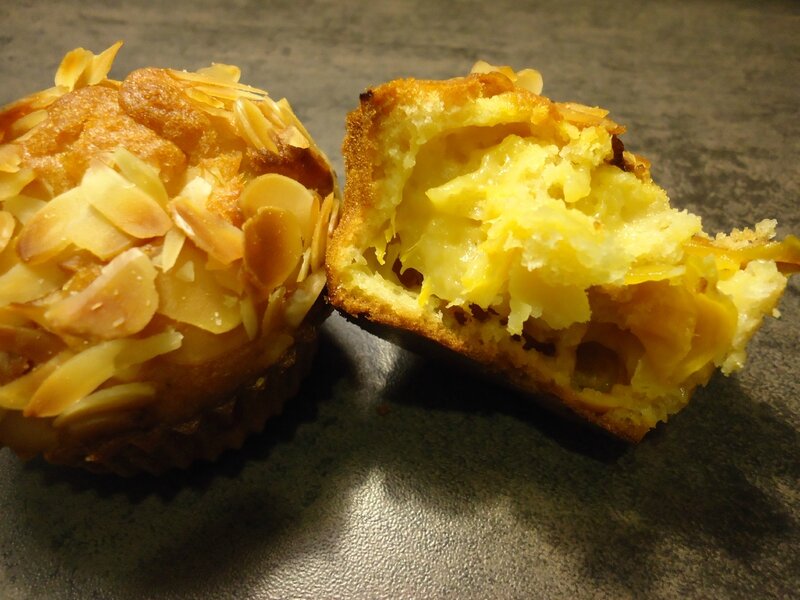 muffins prunes jaune et amandes effilées 1