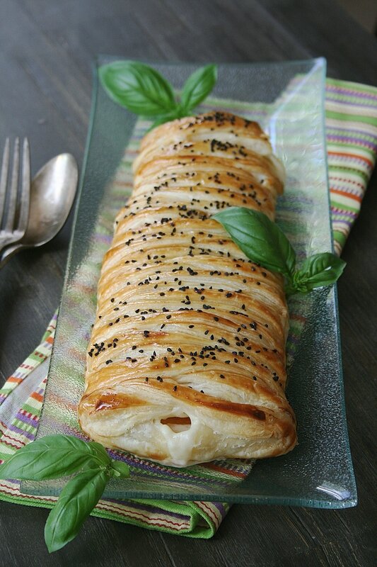 Tresse feuilletée à la truite fumée et basilic