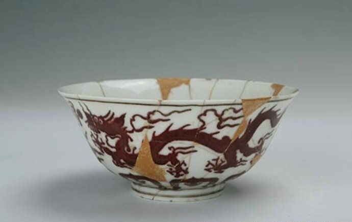 Under-glazed-red bowl with the design of dragons, Chenghua period (1465-1487)