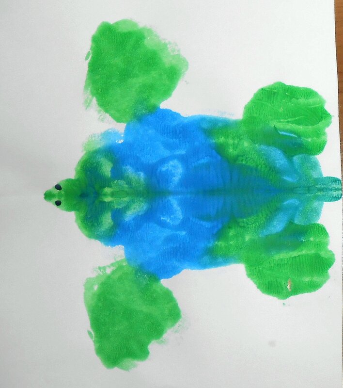 peinture-symetrique-enfants-enfant-facile-propre-activité-manuelle-symétrie-simple-tortue-