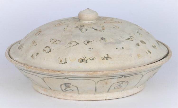 Blue enameled covered dish, Vietnam, 15th-16th century
