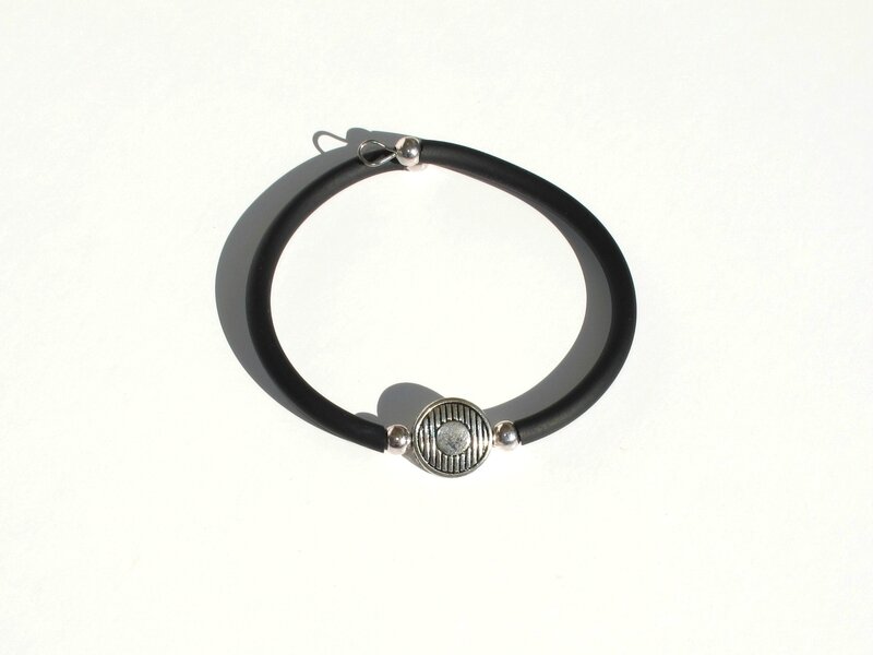 bracelet perle métal ronde rayée cordon noir 2