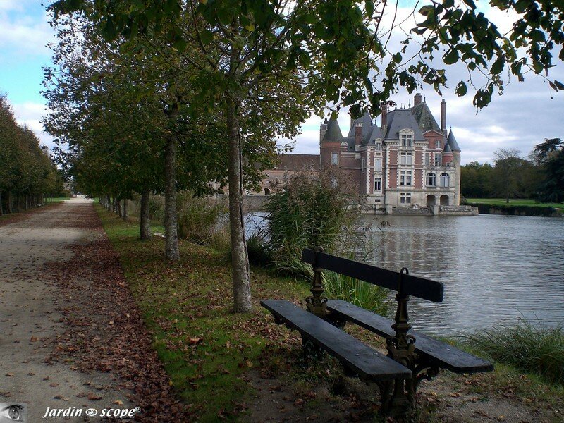 Parc et étang du Château La Bussière (45)