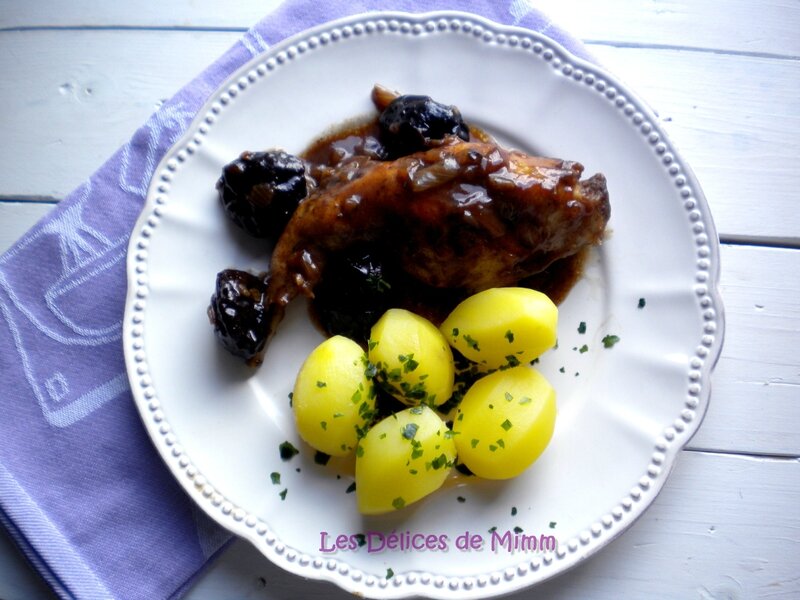 Cuisses de lapin aux pruneaux et à la bière