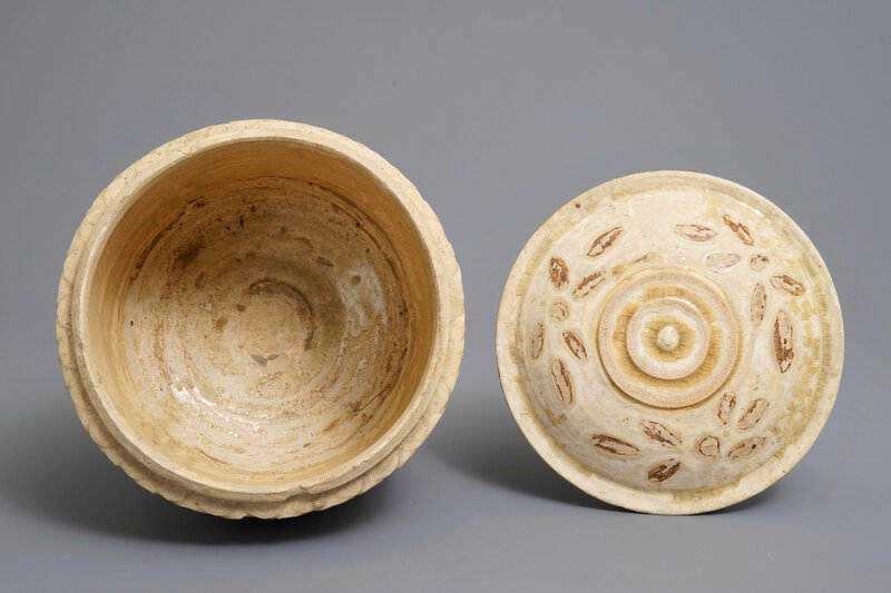 a-vietnamese-bowl-and-cover-on-reticulated-stand-tran-dynasty-13th-15th-c-4
