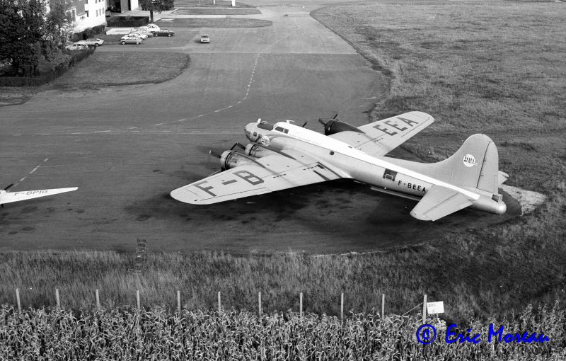 B-17 F-BEEA hélico profilG Creil 041080 EM