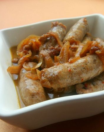 Tapas de saucisse fine aux oignons et au piment doux recettes Mini feuilletés à la saucisse