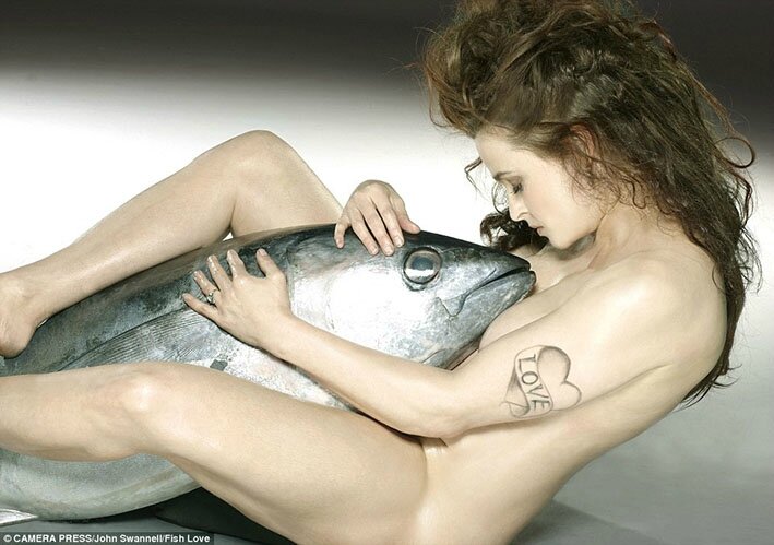 Big_Fish_Helena_Bonham_Carter_nakedly_embraces_a_Bigeye_Tuna