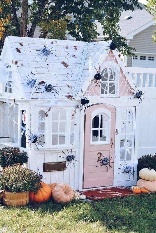 playhouse_halloween_pink_spiders