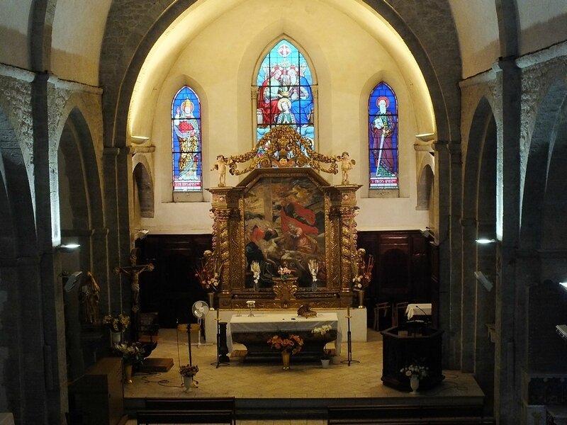 Eglise-Choeur et retable