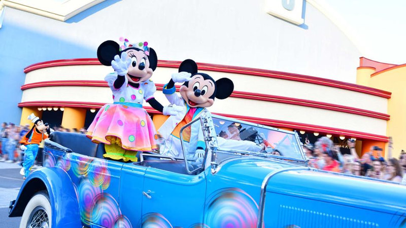 n038414_2029jun10_world_disneyland-paris-pride-2022-mickey-minnie-parade_16-9_tcm808-250090$w_960$p_1$f_jpg