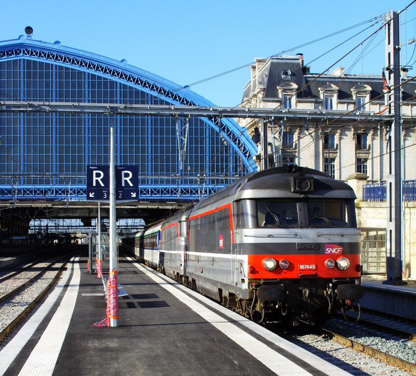 BB 67445 multi en tête d'un train de nuit, Bordeaux St Jean