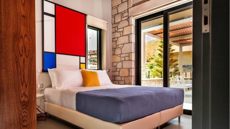 08563328-photo-chambre-d-hotel-villa-mondrian-grece