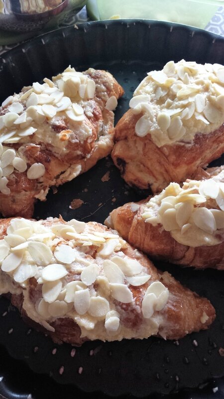 croissants et pains au chocolat aux amandes (6)