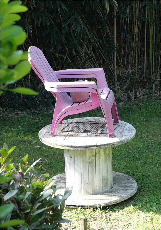 chaises empilées touret 230322