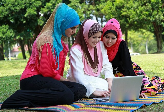 Muslim-Hijab-Styles-Fashion-Trends-2013-10