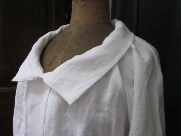 Veste BLANCHE en lin cloqué blanc cassé - fermée par un bouton de nacre (4)
