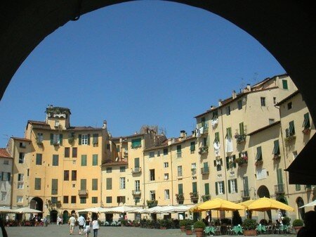 villes_piazza_centro_toscane_lucca_566647