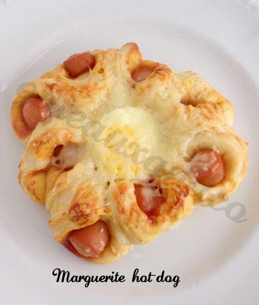 Marguerite_hot_dog