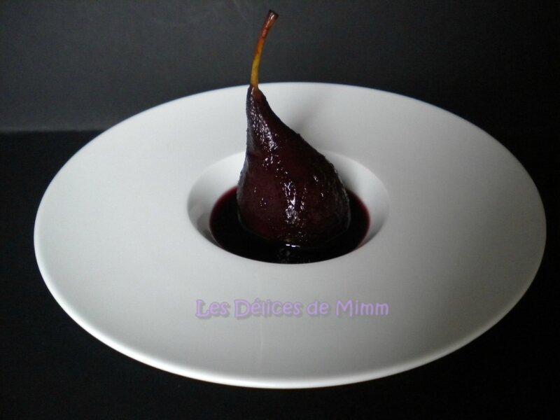 Poires pochées au vin rouge et aux épices