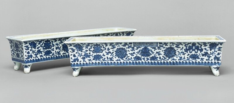 A pair of blue and white rectangular jardinières, Late Qing dynasty