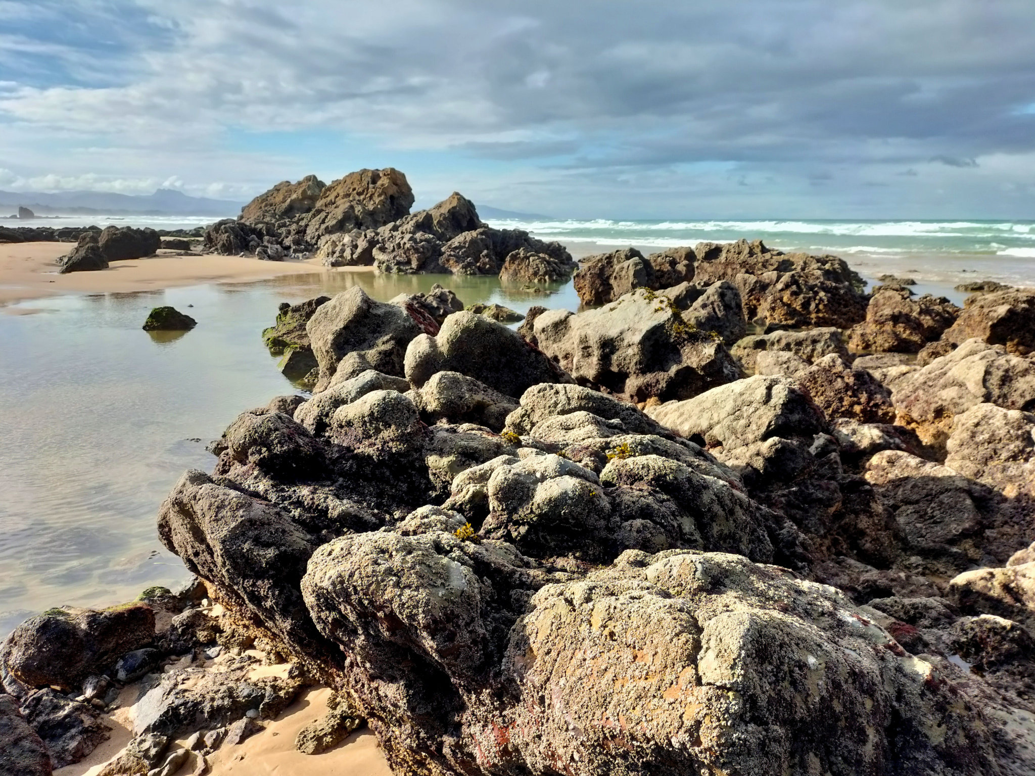 Biarritz, plage de la Milady, rochers et océan, automne 2021