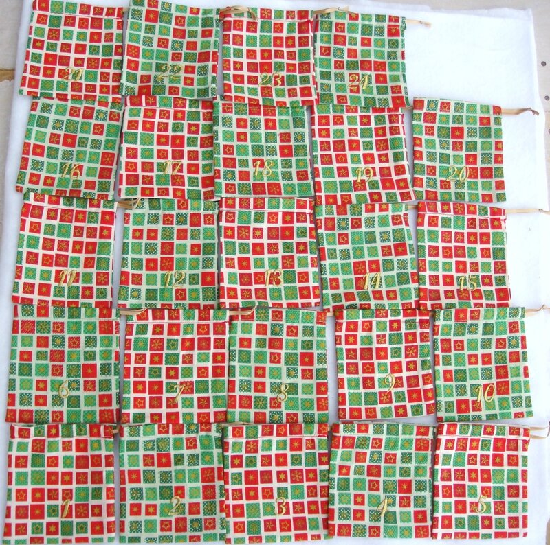 Calendrier Avent carrés rouge vert vu d'ensemble