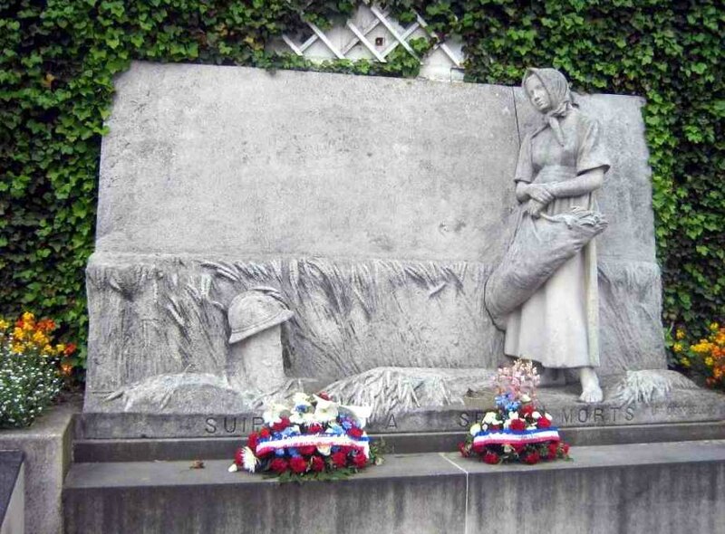 Suippes monument aux morts
