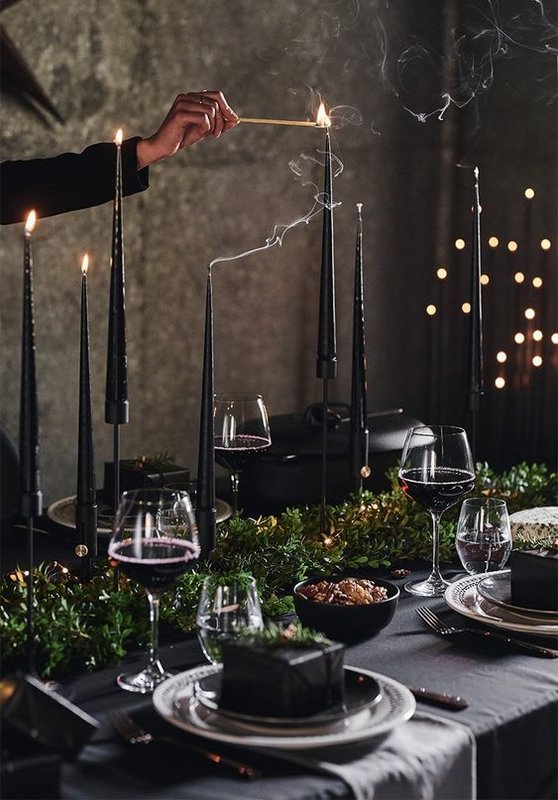 black_xmas_decor