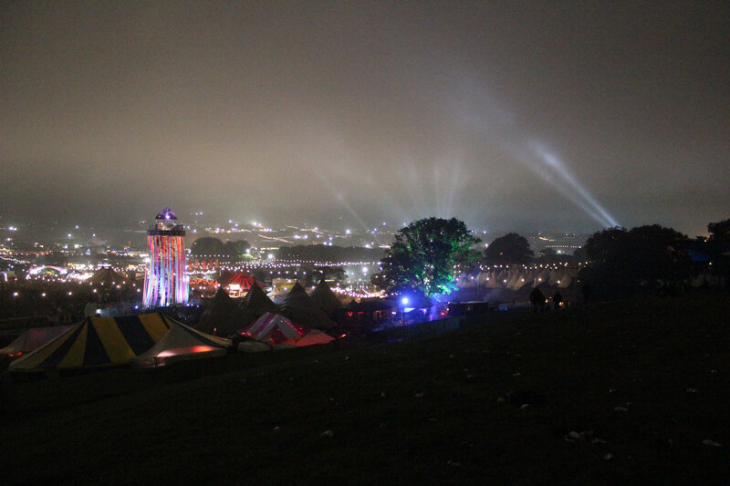Glastonbury_festival_2013_night_nuit_park stage_ribbon tower_site