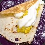 Crêpes aux fruits exotiques, chocolat blanc et cardamome