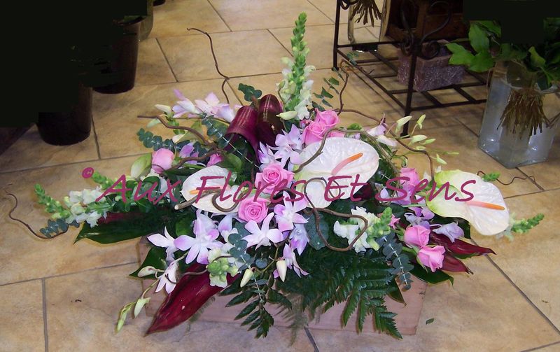 Décor de capot dendrobiums roses et anthuriums