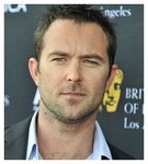 Sullivan Stapleton