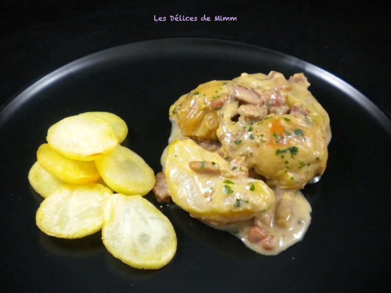 Hauts de cuisses de poulet aux pommes et aux lardons