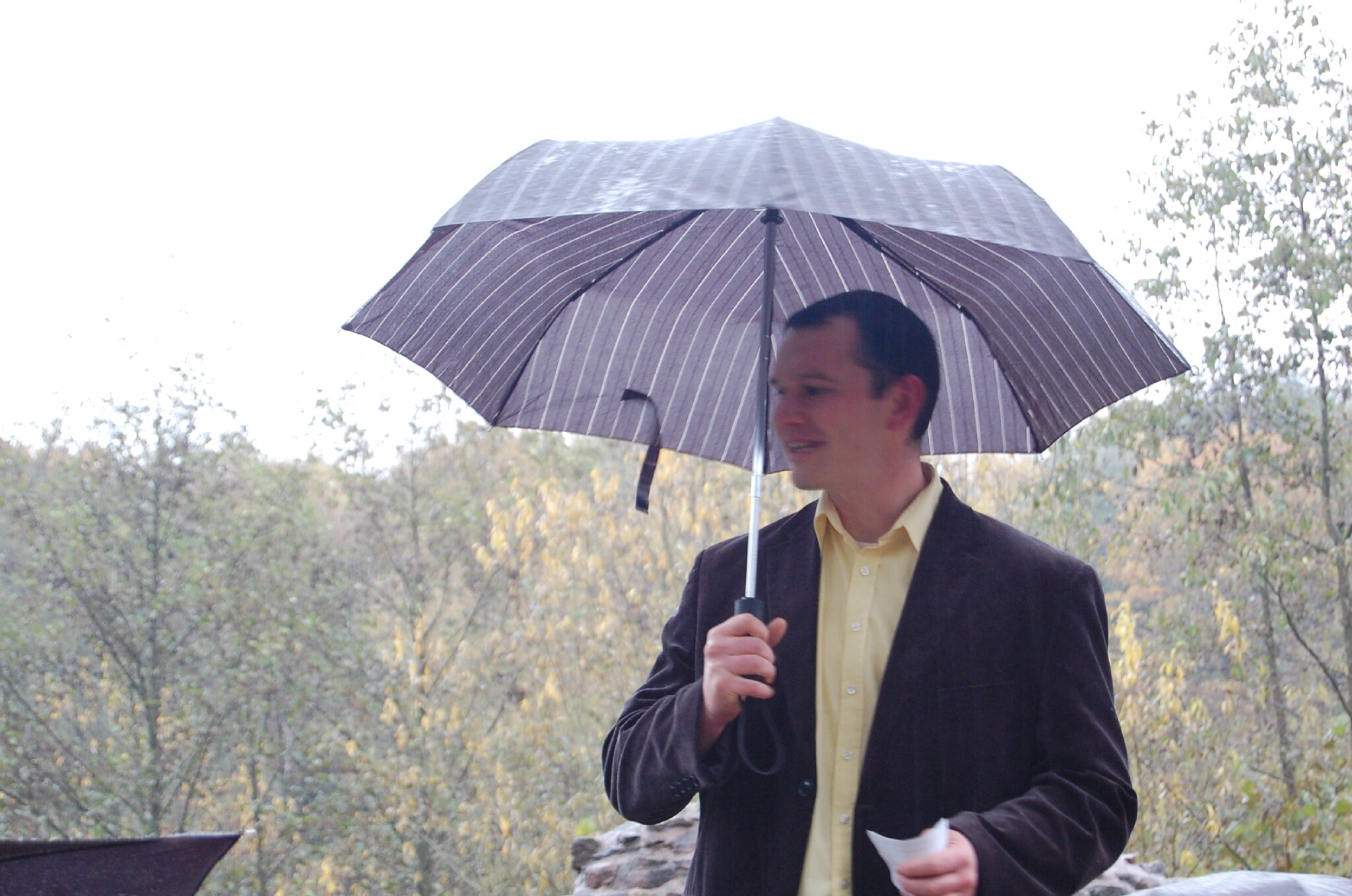 Carsten Geimer, M. A., pendant la visite du château-fort