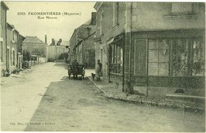 CPA Rue du 11 Novembre Epicerie vers 1905