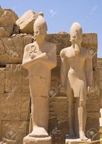 statues-pharaons-à-karnak-en-Égypte-thèbes-temple