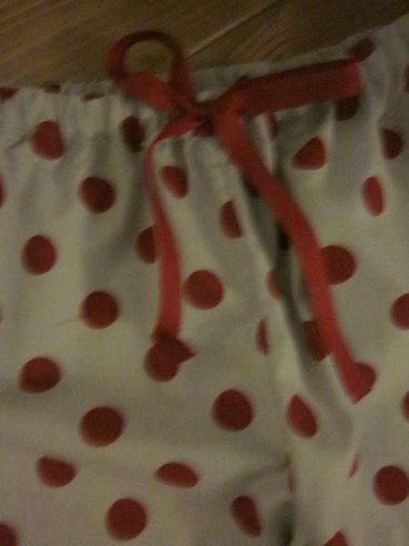 Pyjama en coton beige à pois rouge et ruban de sergé coton rouge - taille 40 (2)