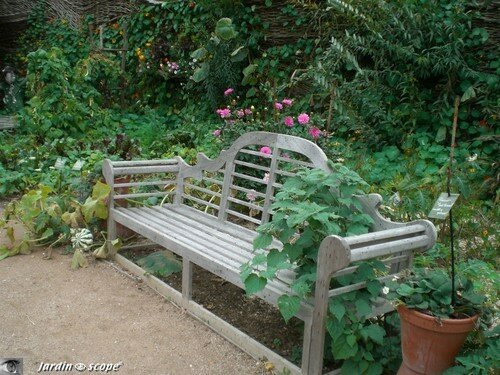 Banc Lutyens du potager du Parc Floral d'Orléans