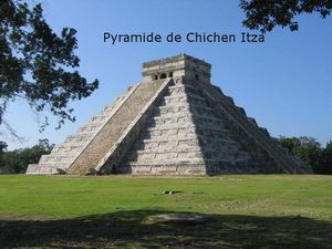 Pyramide_de_Chichen_Itza_1