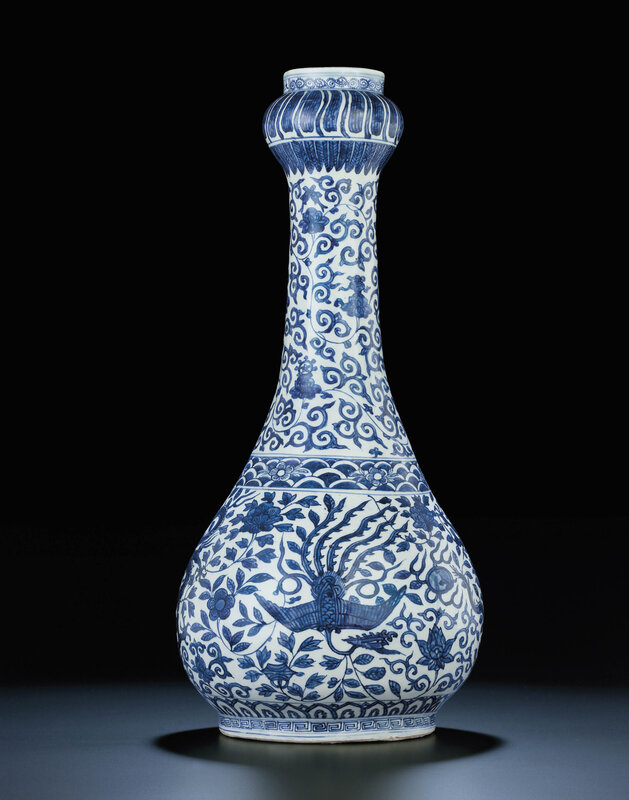 A rare and finely painted late Ming blue and white 'dragon and phoenix' garlic-headed vase, suantouping