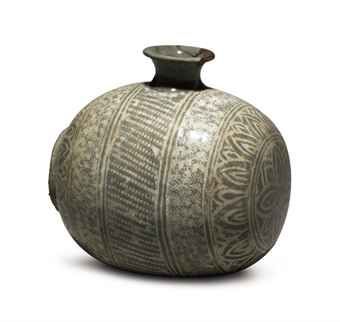 a_small_slip_decorated_buncheong_stoneware_bottle_joseon_dynasty_d5595805h