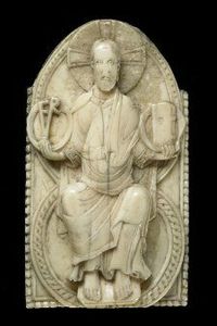 Christ en gloire sur globe 1050 ivoire ottonien British Museum