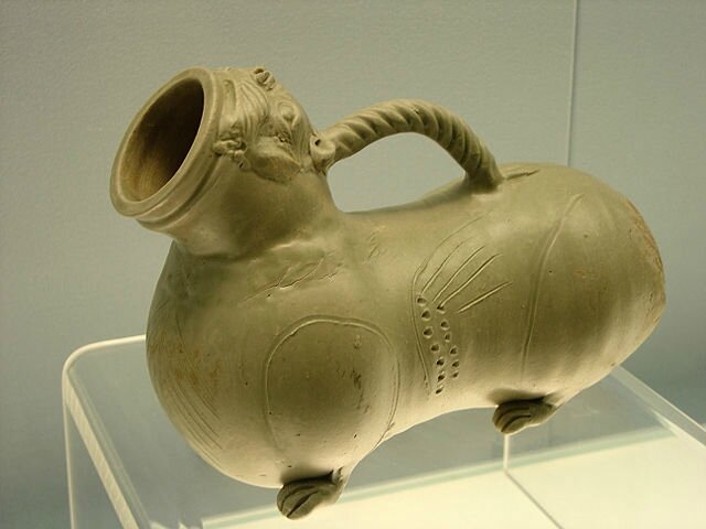 Chamber Pot, Western Jin, 265 - 316 AD. Shanghai Museum