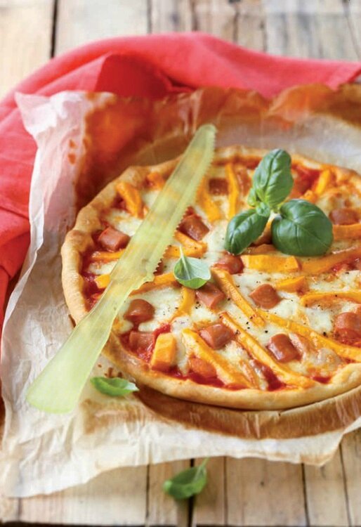 pizza-aux-knacki-r-mozzarella-et-mimolette