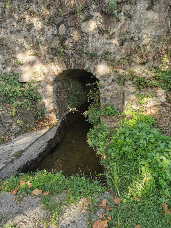 Tunnel du canal de la Balme_sous le Serradet et la place du Marché