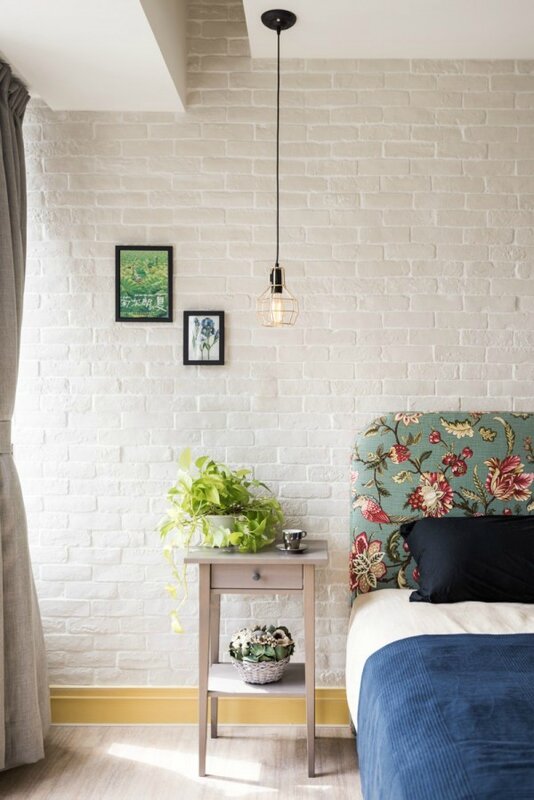 white-brick-bedroom-600x899