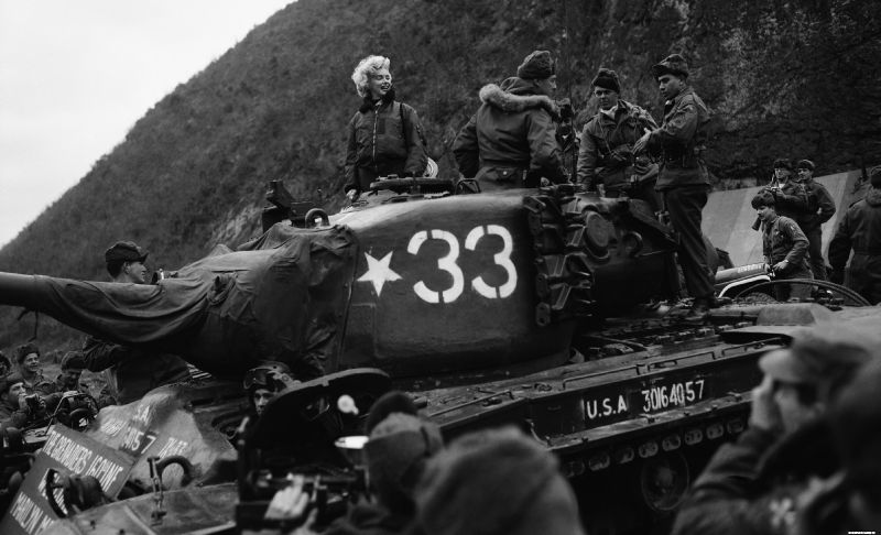 1954-02-17-korea-grenadier_palace-tank-021-1