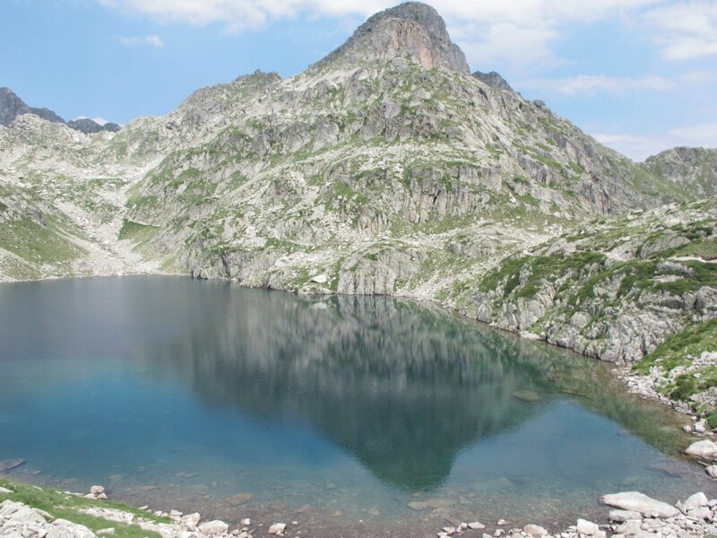 Lac Nère et reflet de La Cardinquère